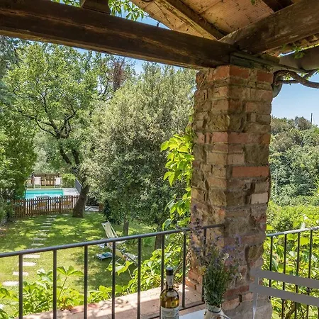 Вілла I Mandorli 8, Emma