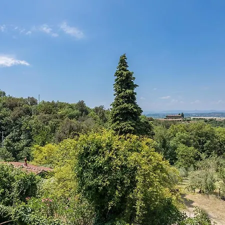 I Mandorli 8, Emma Villa