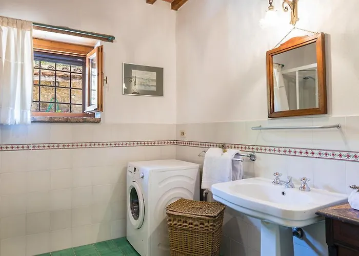 I Mandorli 8, Emma Villa