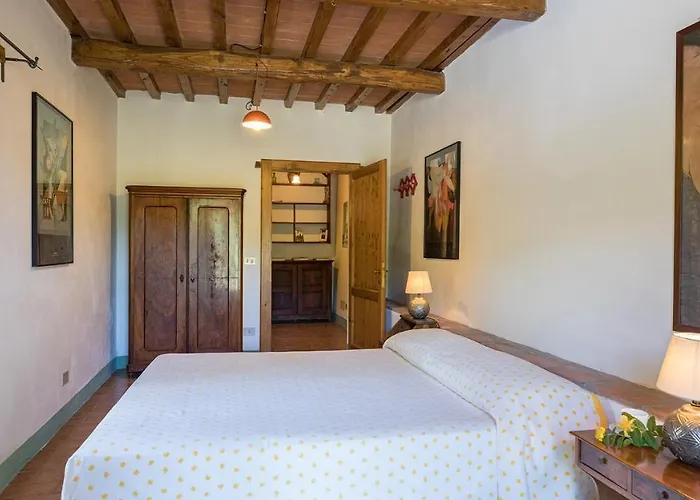 I Mandorli 8, Emma Villa