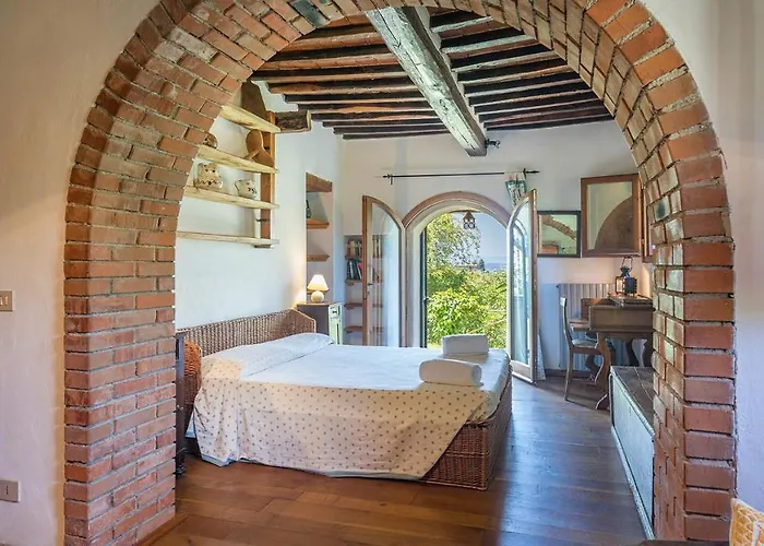 I Mandorli 8, Emma Кортона