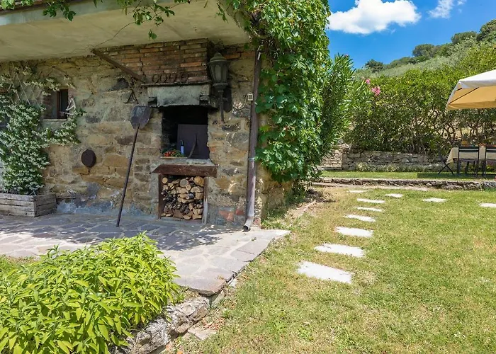 I Mandorli 8, Emma Villa *